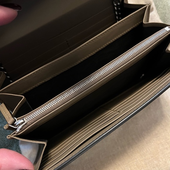 Authentic Gucci bag that literally goes with everything! - Picture 3 of 3